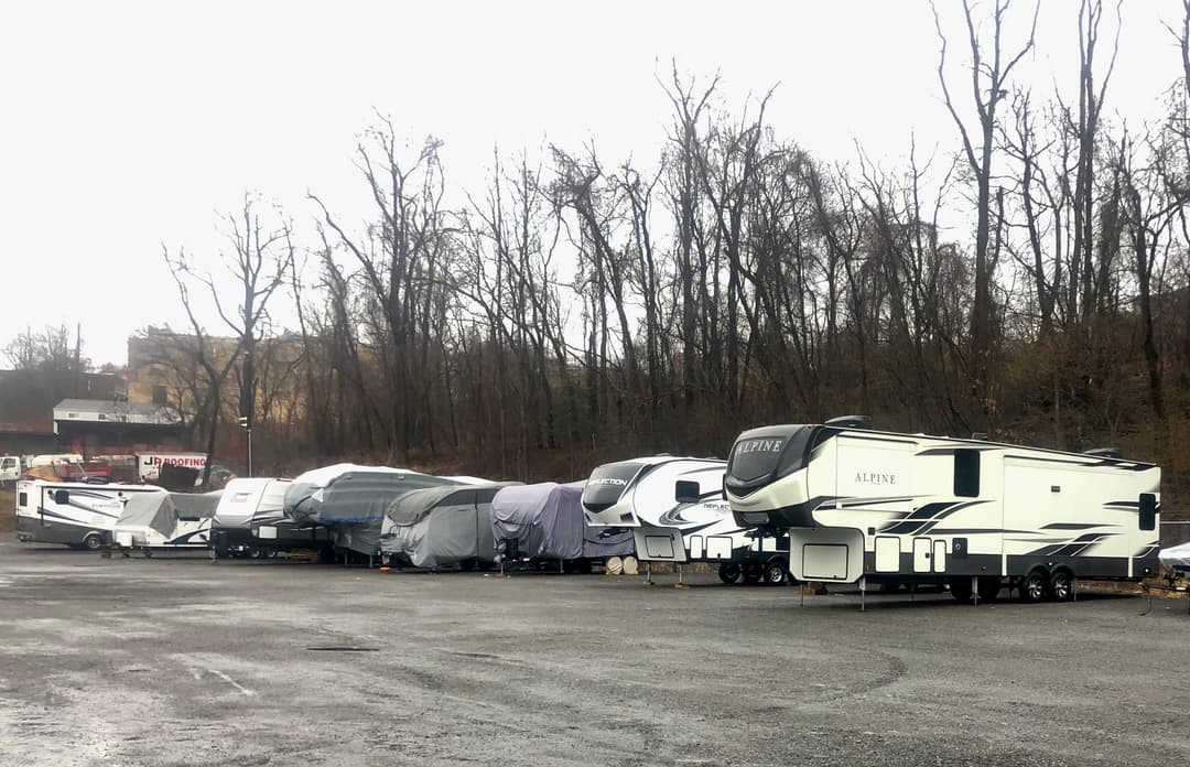 Storage vehicles